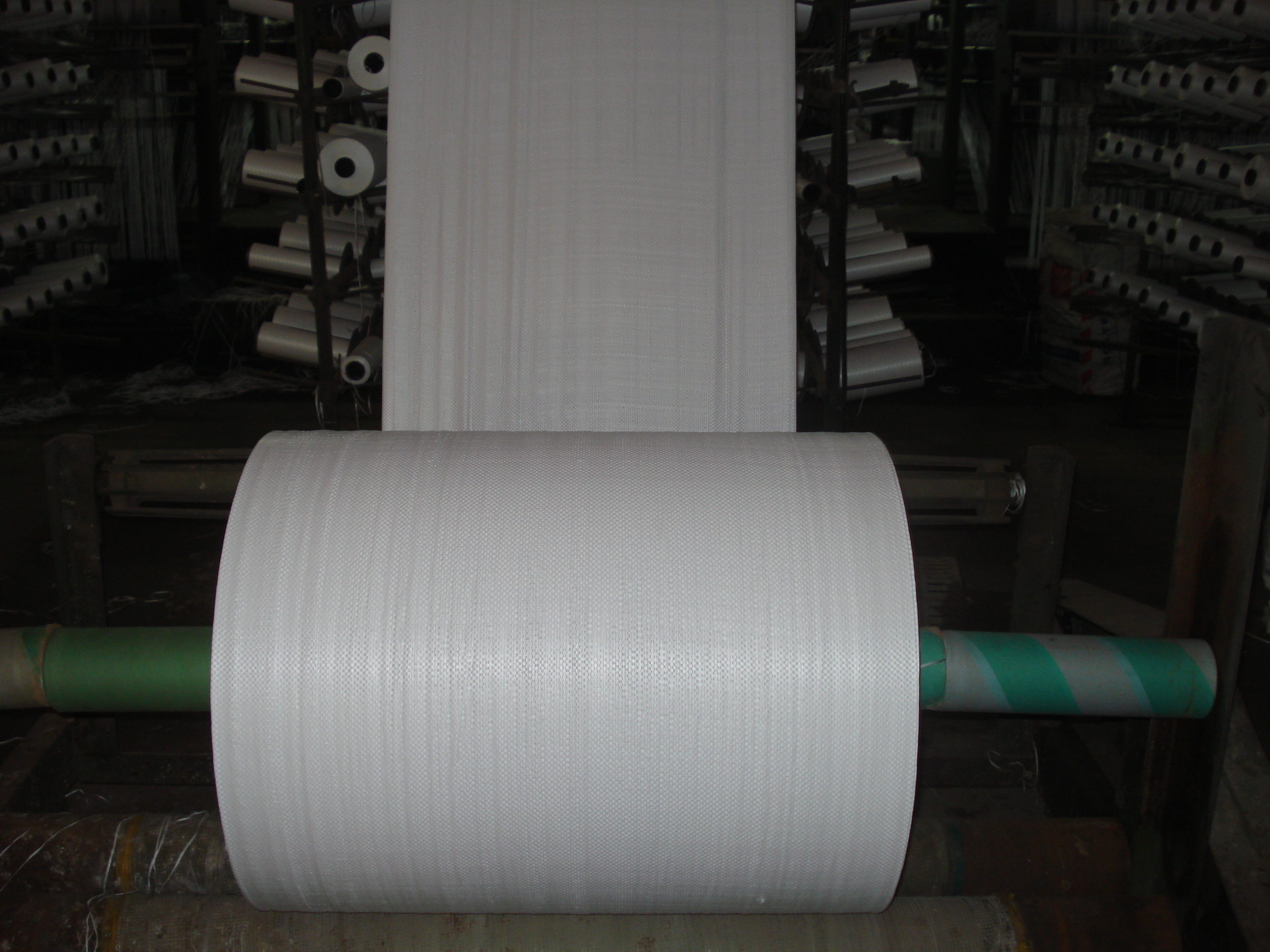 pp-woven-fabric-packing-roll